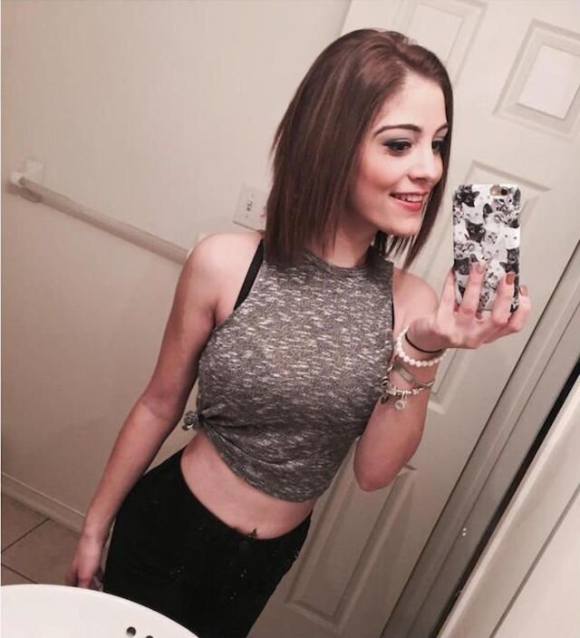 Selfie Girls (21 pics)