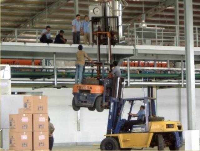 They Don't Care About Safety (27 pics) They Don't Care About Safety (27 pics)