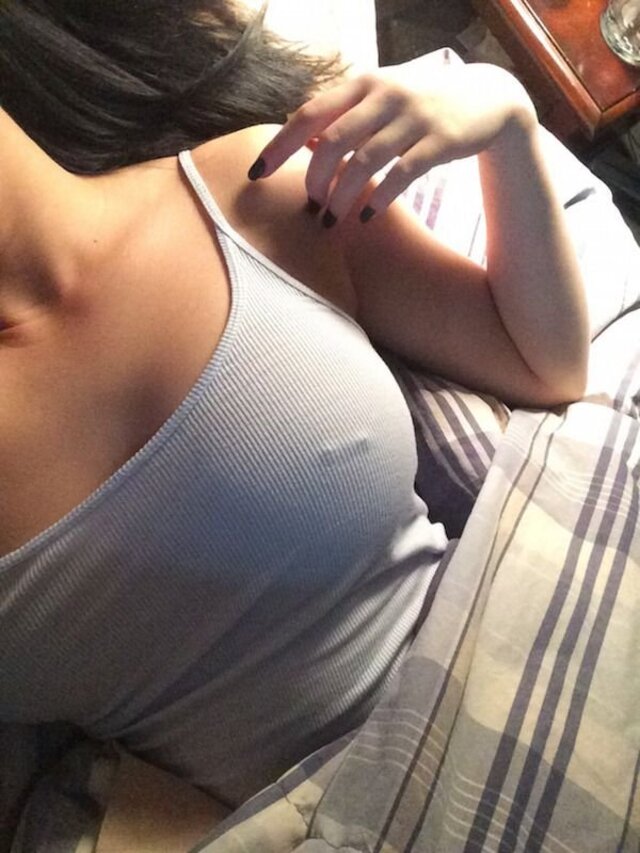 Braless Girls (21 pics) Braless Girls (21 pics)