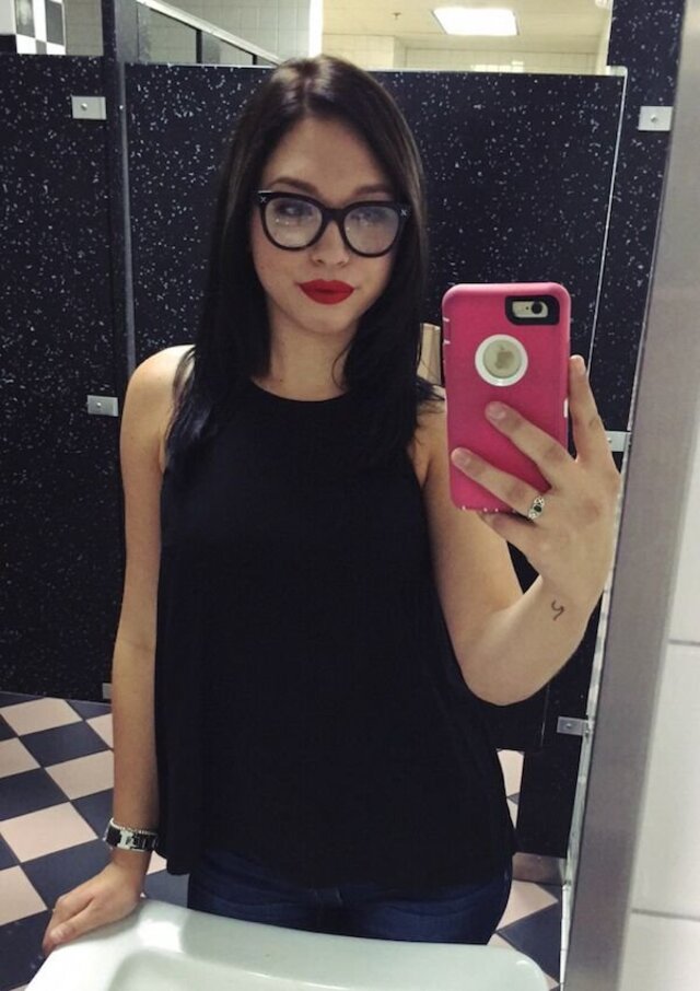 Girls With Red Lips (21 pics) Girls With Red Lips (21 pics)