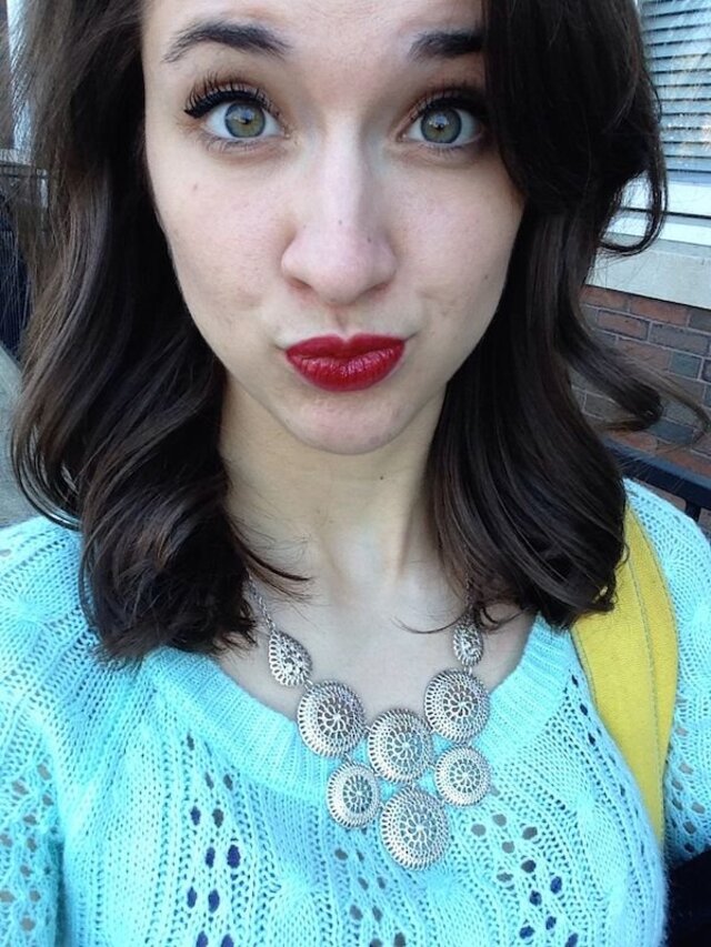 Girls With Red Lips (21 pics) Girls With Red Lips (21 pics)