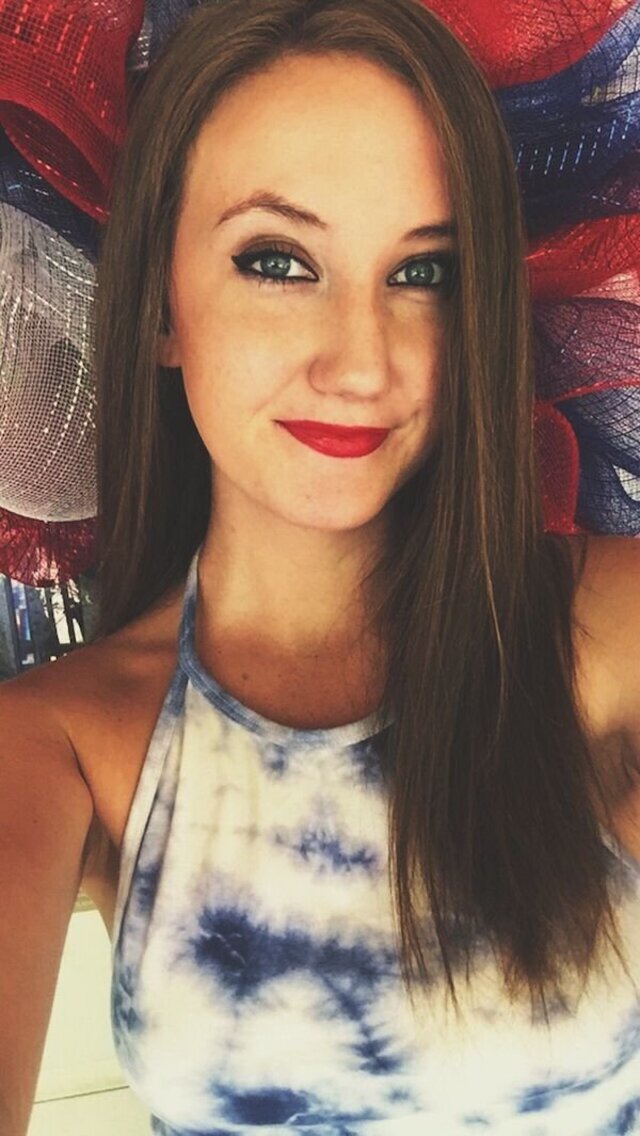 Girls With Red Lips (21 pics)