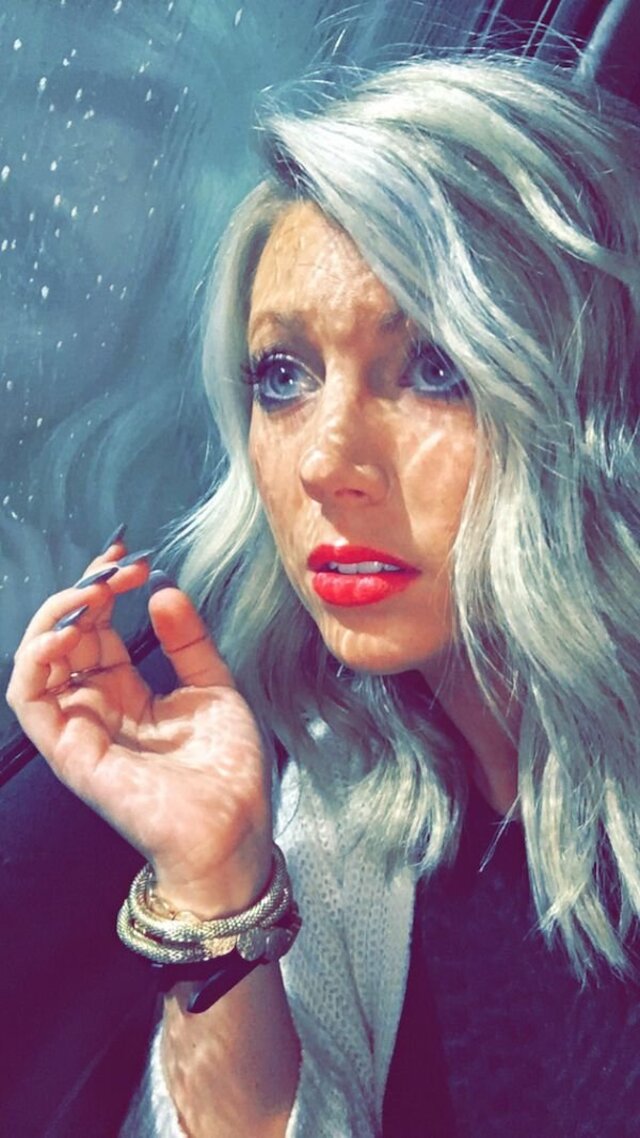Girls With Red Lips (21 pics) Girls With Red Lips (21 pics)
