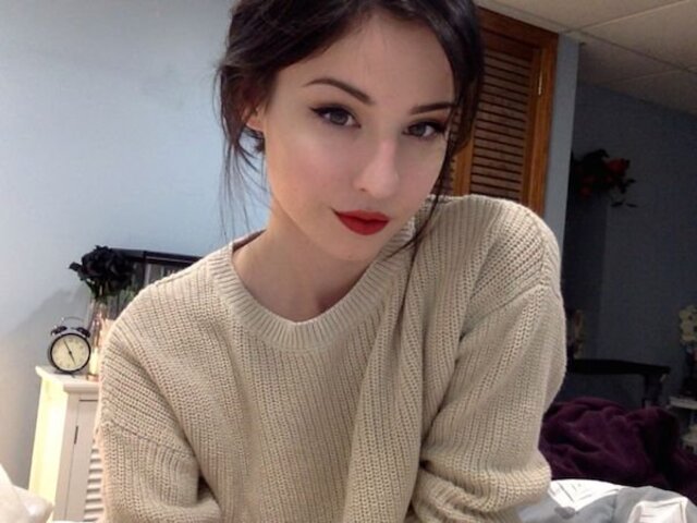 Girls With Red Lips (21 pics) Girls With Red Lips (21 pics)