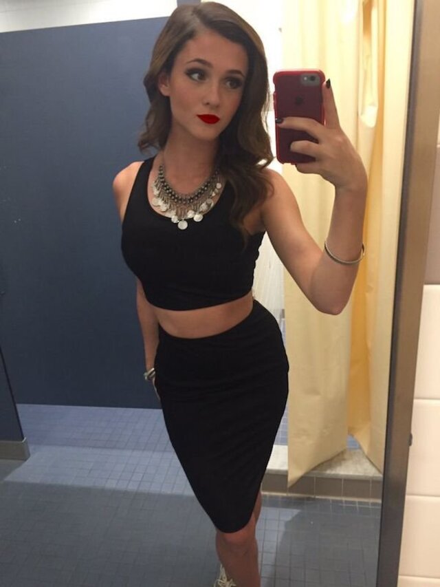Girls With Red Lips (21 pics) Girls With Red Lips (21 pics)