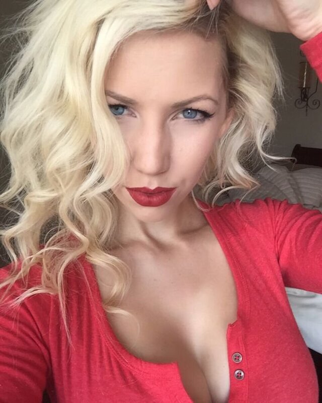 Girls With Red Lips (21 pics) Girls With Red Lips (21 pics)