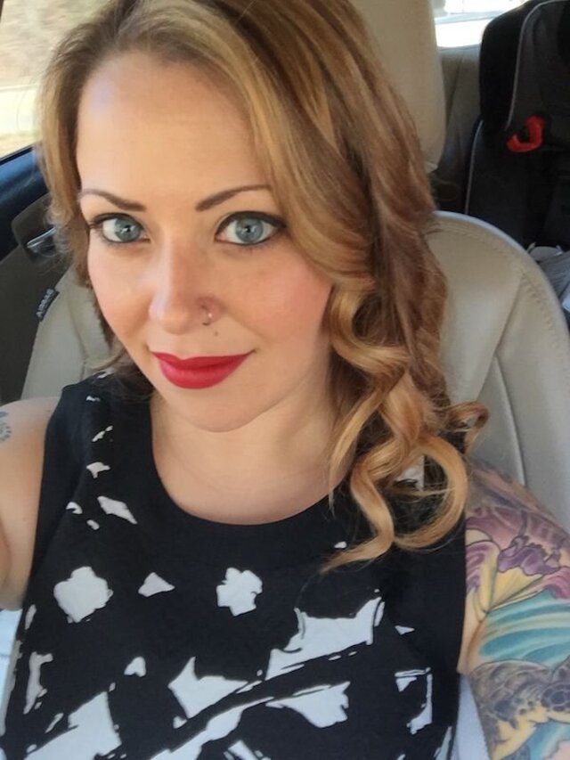 Girls With Red Lips (21 pics) Girls With Red Lips (21 pics)