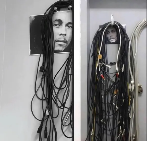 What Is Going On Here? (21 pics) What Is Going On Here? (21 pics)
