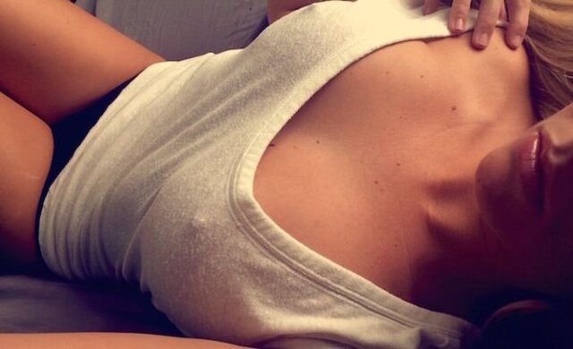 Braless Girls (21 pics) Braless Girls (21 pics)