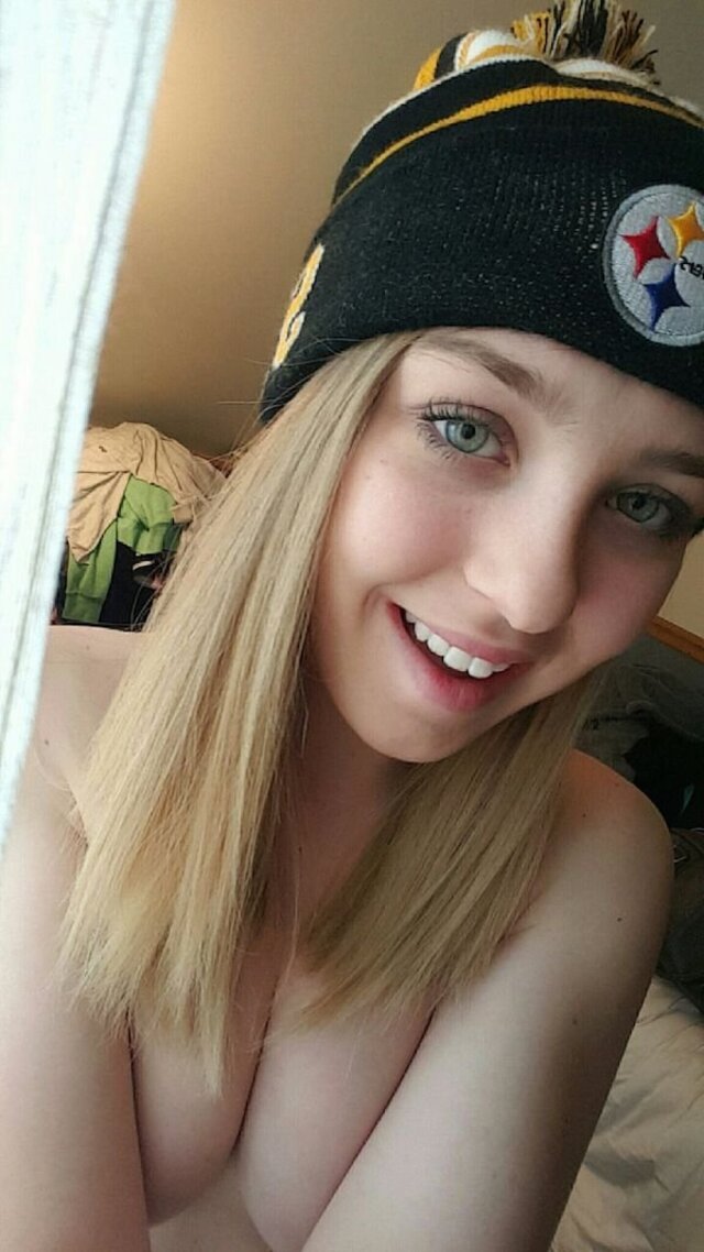 Braless Girls (21 pics) Braless Girls (21 pics)