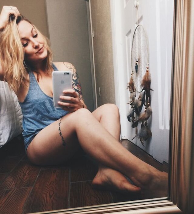 Selfie Girls (21 pics)
