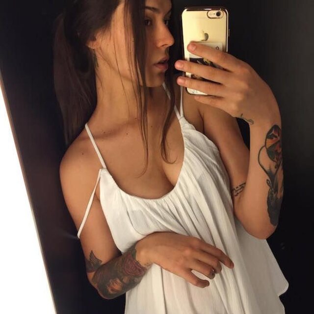 Selfie Girls (21 pics)