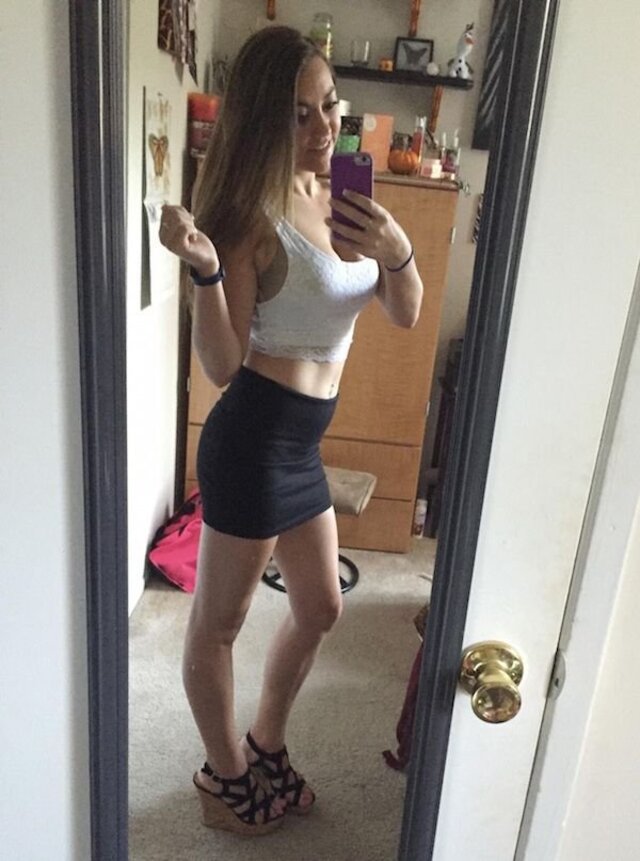 Selfie Girls (21 pics)