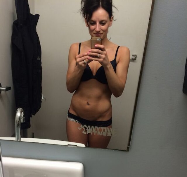 Selfie Girls (21 pics)