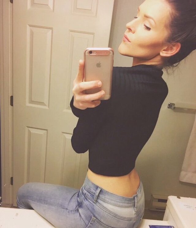 Selfie Girls (21 pics)