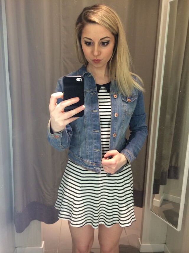 Selfie Girls (21 pics)
