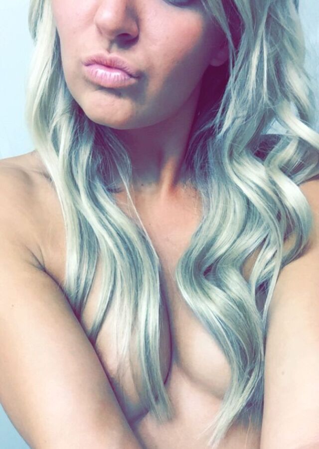 Braless Girls (21 pics)
