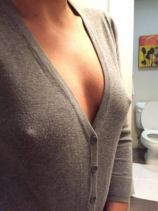 Braless Girls (21 pics)