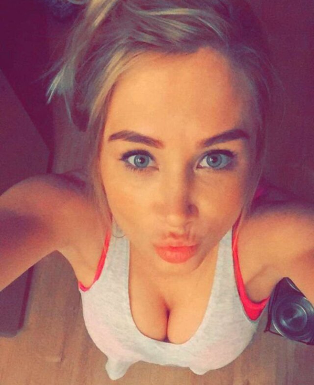 Busty Girls (21 pics) Busty Girls (21 pics)