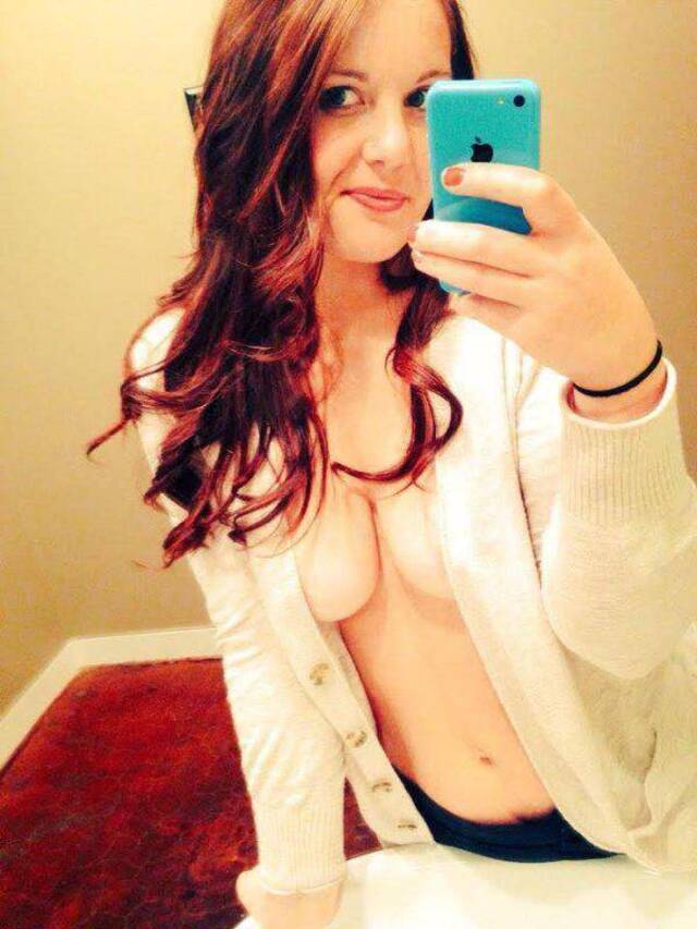 Braless Girls (21 pics)