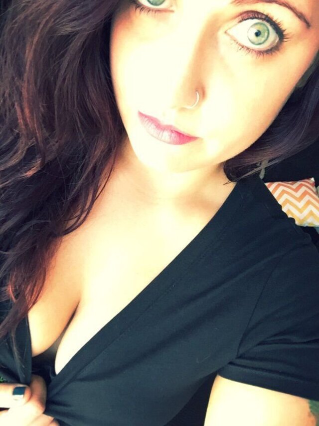 Busty Girls (21 pics) Busty Girls (21 pics)
