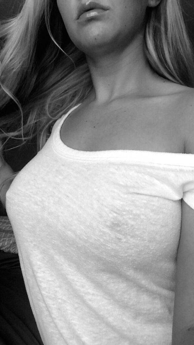Braless Girls (21 pics)