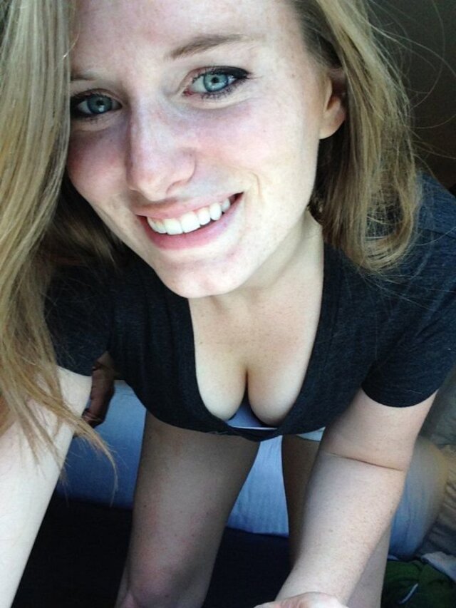 Busty Girls (21 pics) Busty Girls (21 pics)