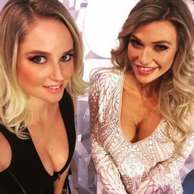 Busty Girls (21 pics) Busty Girls (21 pics)
