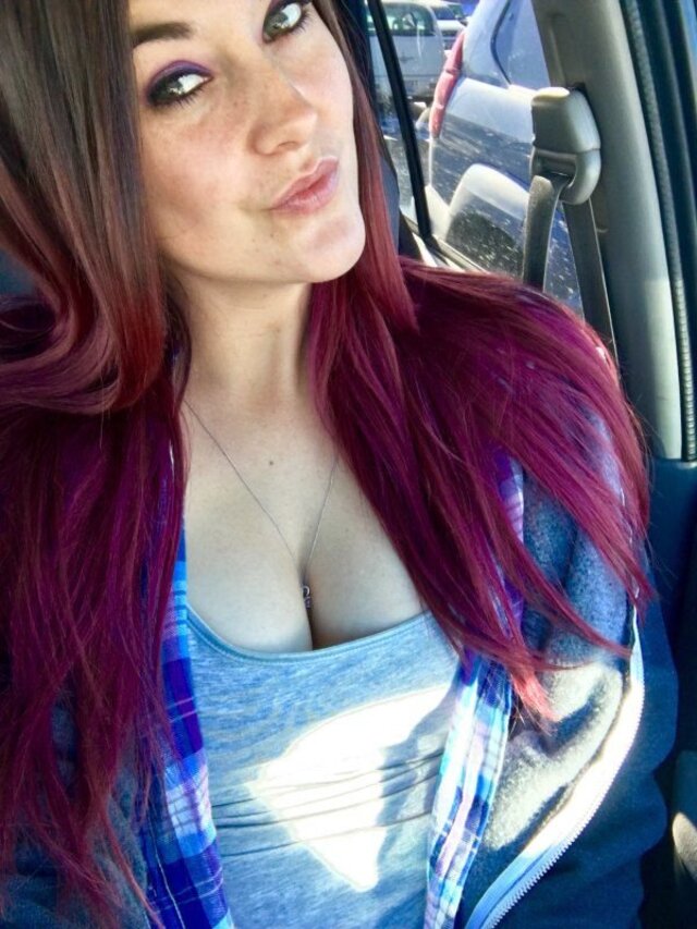 Busty Girls (21 pics) Busty Girls (21 pics)