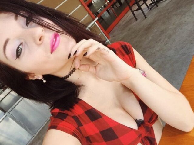 Busty Girls (21 pics) Busty Girls (21 pics)