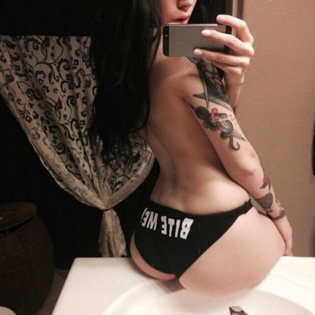 Rear View (21 pics)