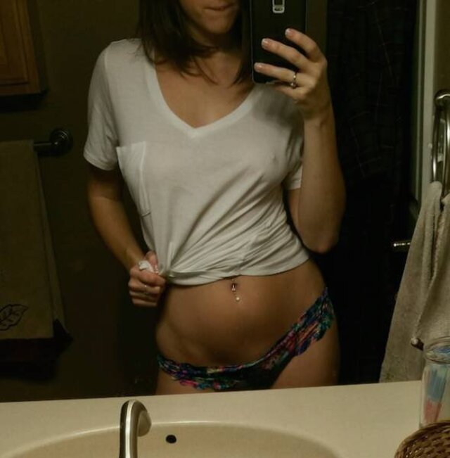 Braless Girls (21 pics)