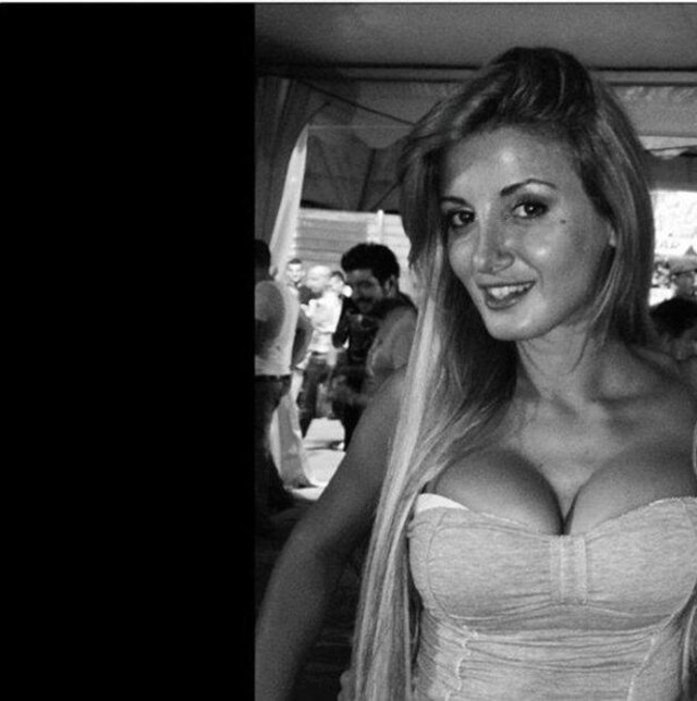 Busty Girls (21 pics)