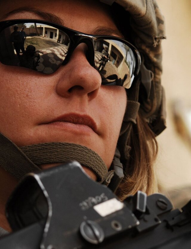 Girls With Guns (21 pics)