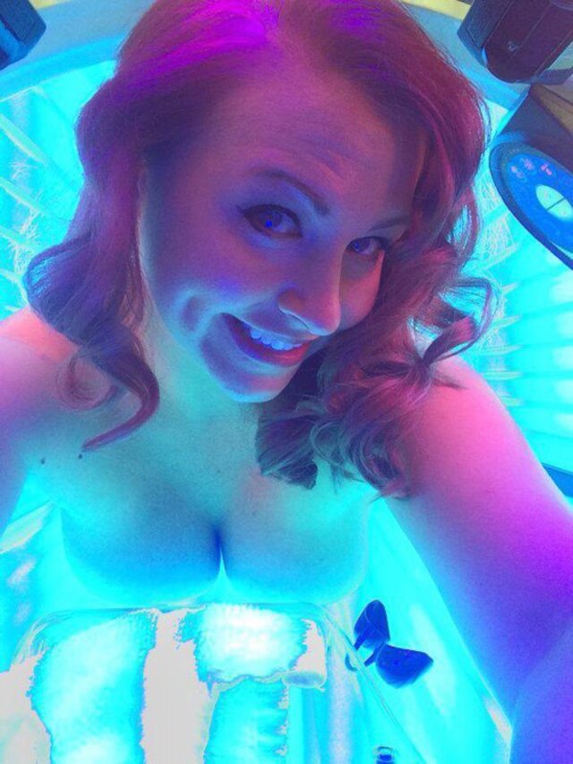 Busty Girls (21 pics)