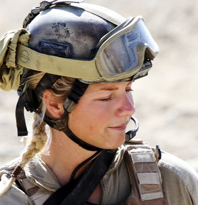 Girls With Guns (21 pics)