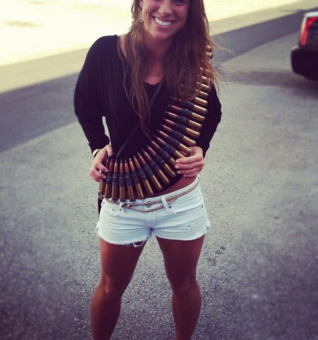 Girls With Guns (21 pics)