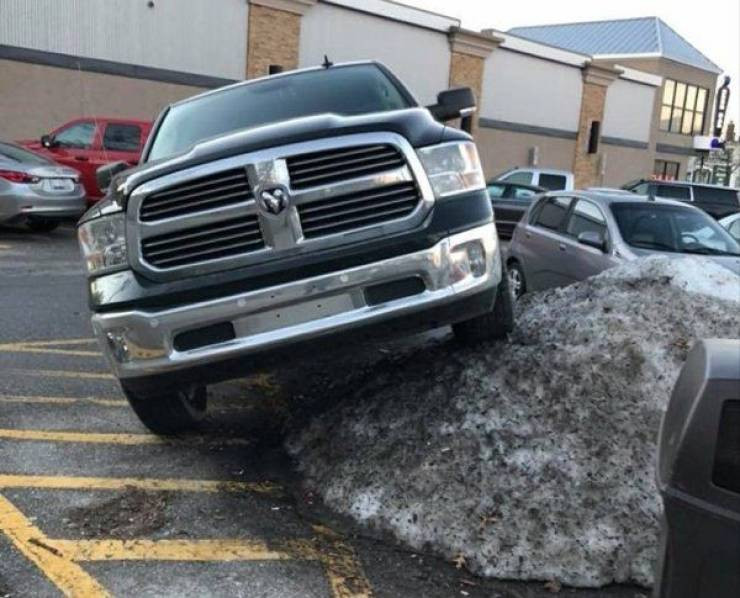 They Don't Know How To Park (18 pics)