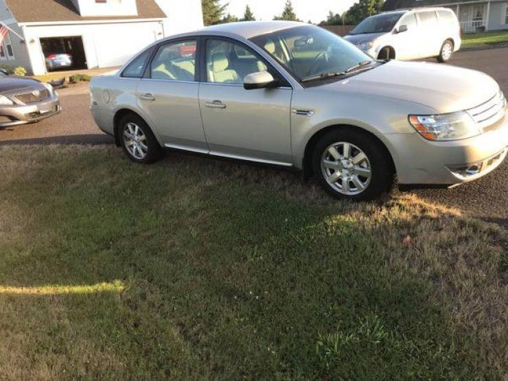 They Don't Know How To Park (18 pics)