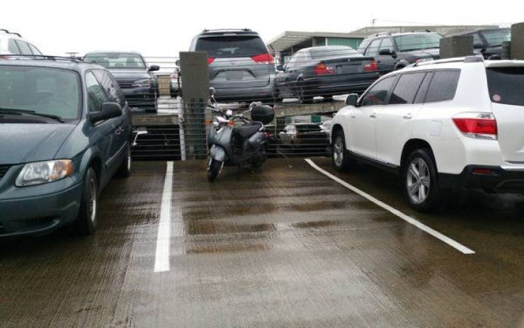 They Don't Know How To Park (18 pics)