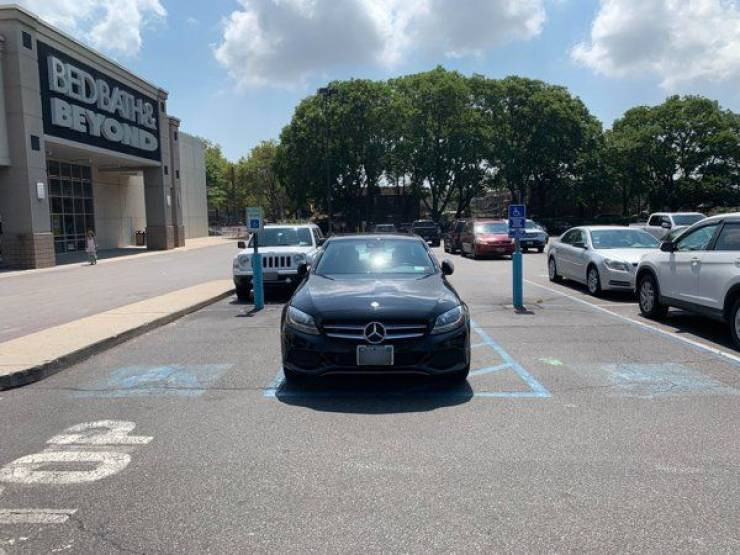 They Don't Know How To Park (18 pics)