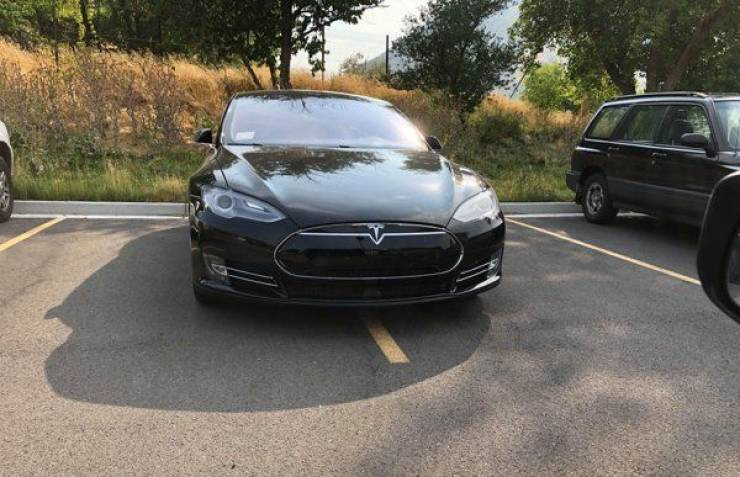 They Don't Know How To Park (18 pics)