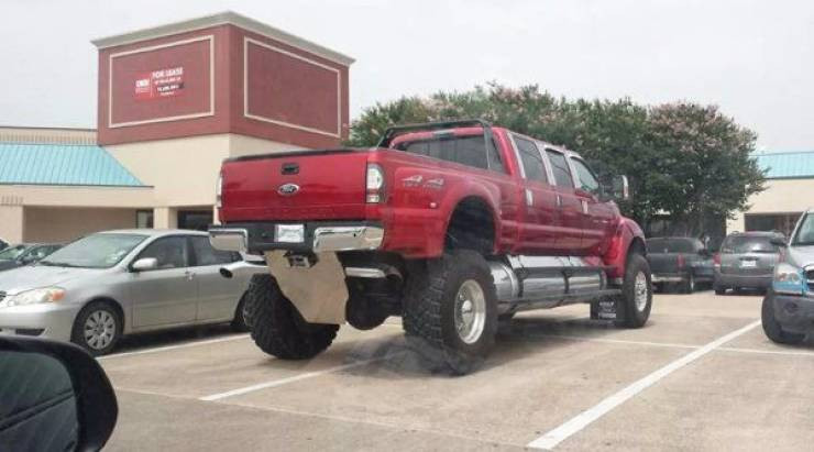 They Don't Know How To Park (18 pics)