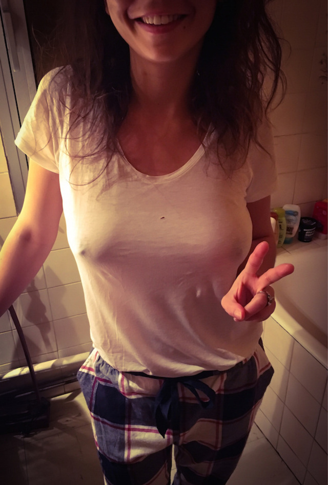 Braless Girls (21 pics)