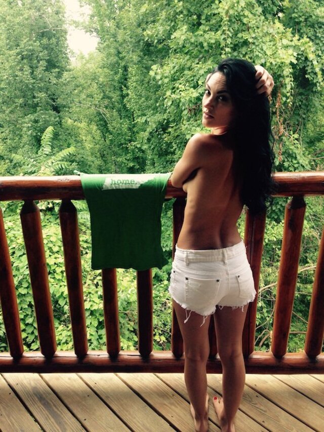Braless Girls (21 pics)