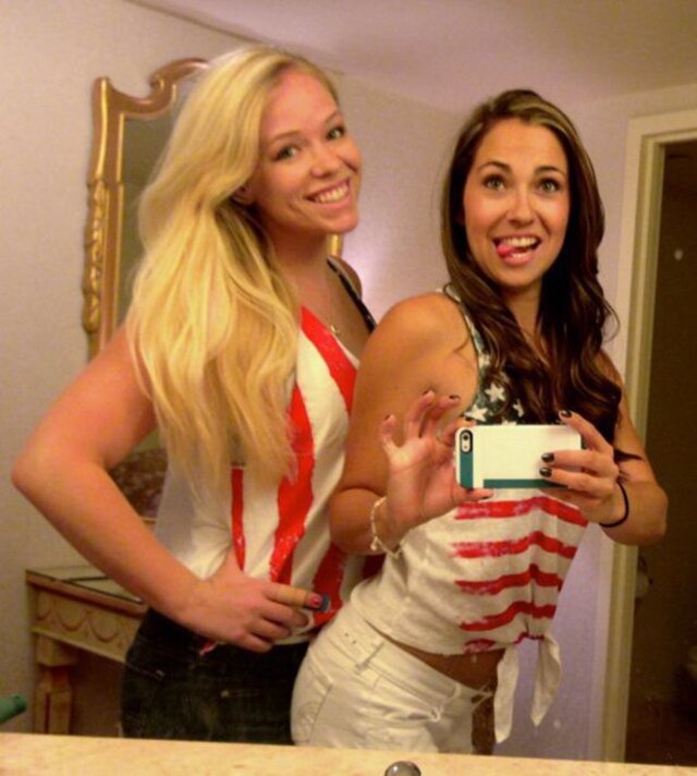 Selfie Girls (21 pics)