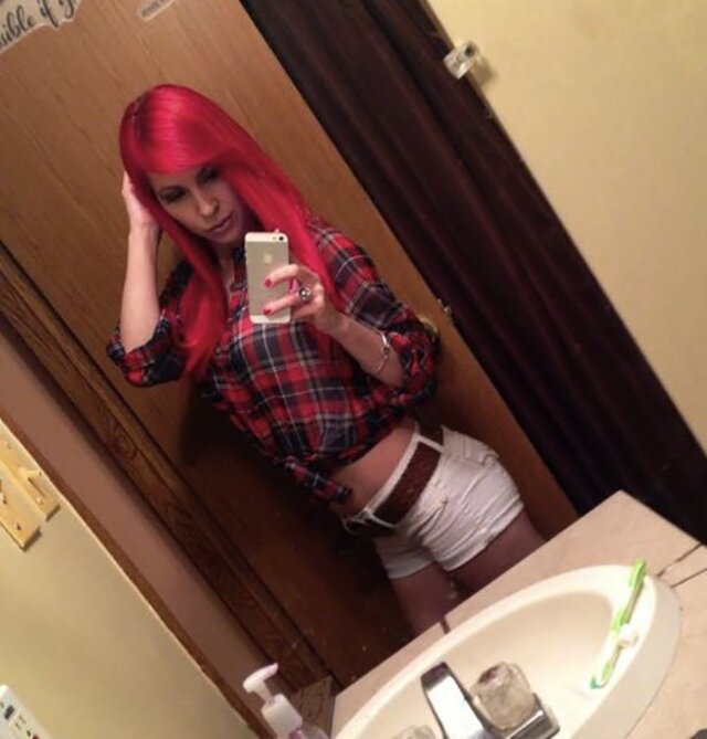 Selfie Girls (21 pics)