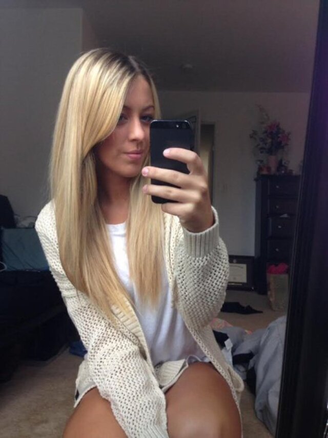 Selfie Girls (21 pics)