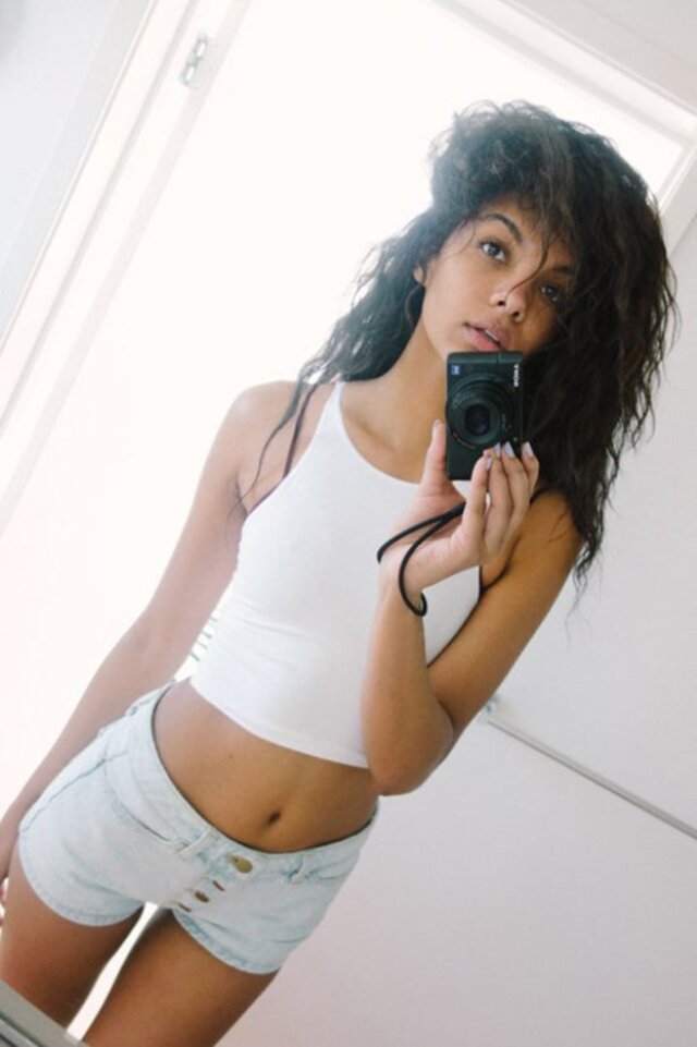 Selfie Girls (21 pics)