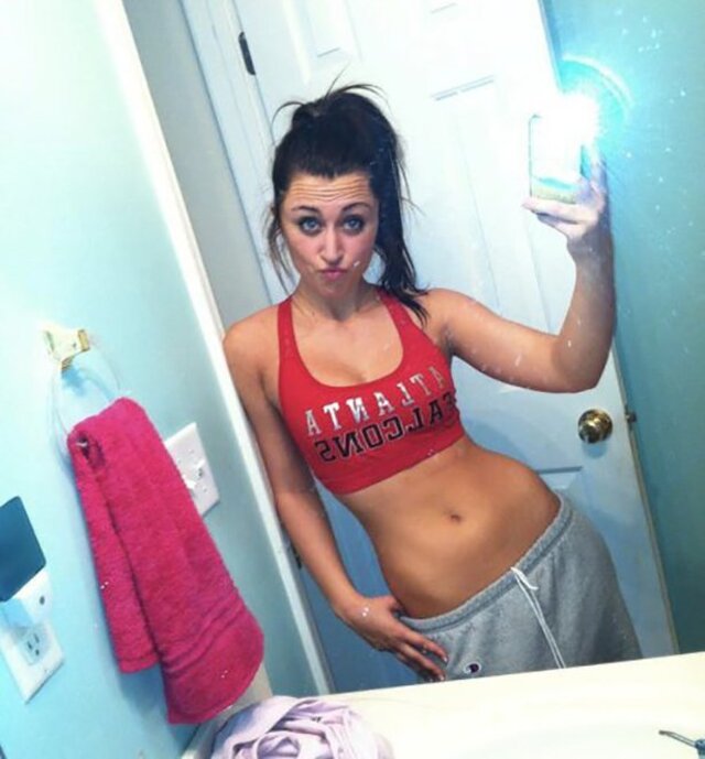 Selfie Girls (21 pics)